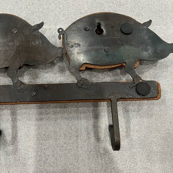 Pier 1 Carved Wood and Metal Pig Wall Rack With 4 Hooks Country Farmhouse - Picture 3 of 5